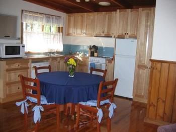 Buttercup Cottage & Private Apartment - VIC Tourism 6