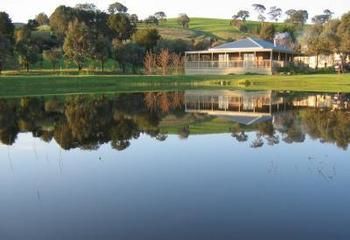 Buttercup Cottage & Private Apartment - VIC Tourism 1