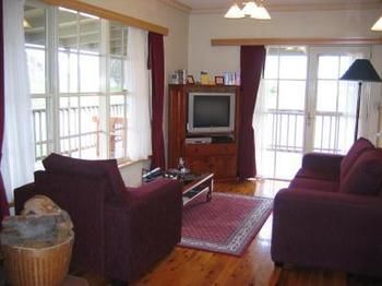 Buttercup Cottage & Private Apartment - VIC Tourism 5