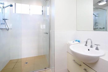 P A Apartments - VIC Tourism 6