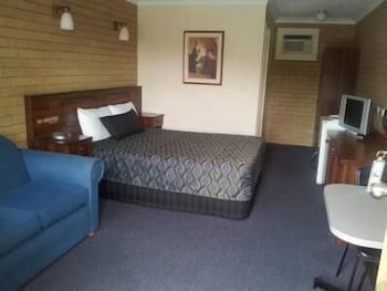 Chermside Motor Inn - VIC Tourism 1
