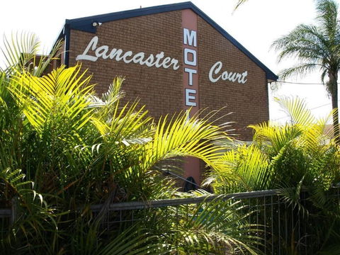 Lancaster Court Motel - VIC Tourism 0