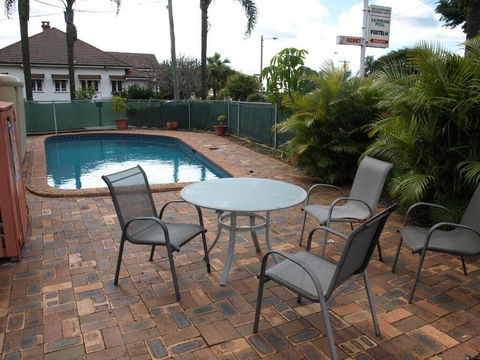 Lancaster Court Motel - VIC Tourism 2