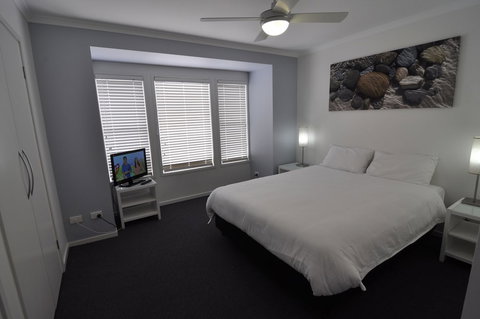 Bluedock Apartments - VIC Tourism 3