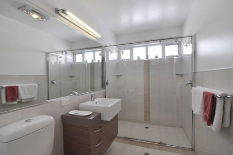 Bluedock Apartments - VIC Tourism 5