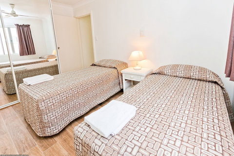 Silver Sands Apartments - VIC Tourism 6