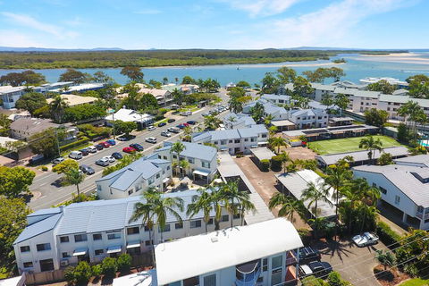 Noosa Place Resort - VIC Tourism 4