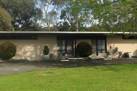 Meeniyan Motel - VIC Tourism 3