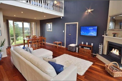 Mt Bold Estate - VIC Tourism 6