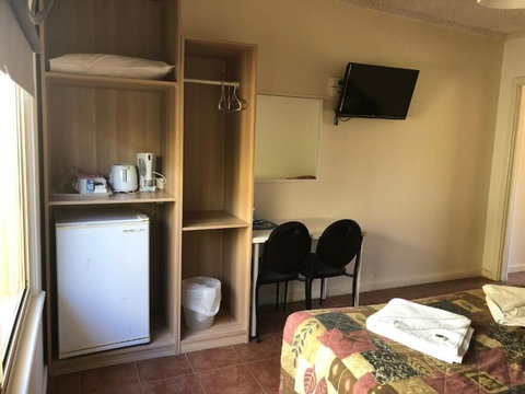 Jurien Bay Hotel - VIC Tourism 2