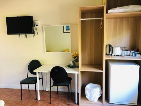 Jurien Bay Hotel - VIC Tourism 4