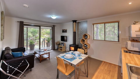 31 The Rocks - VIC Tourism 5