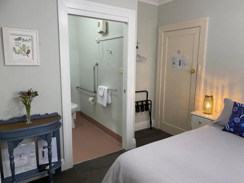 Explorers Lodge - VIC Tourism 4