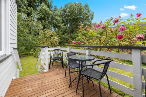 Explorers Lodge - VIC Tourism 1