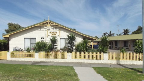 Lakes Entrance Holiday Units - VIC Tourism 0