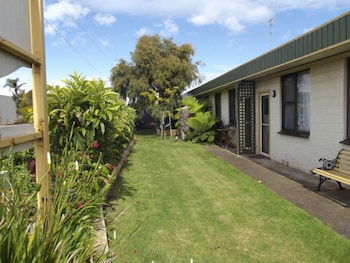 Lakes Entrance Holiday Units - VIC Tourism 1