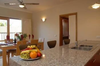 The Lakes Apartments - VIC Tourism 4