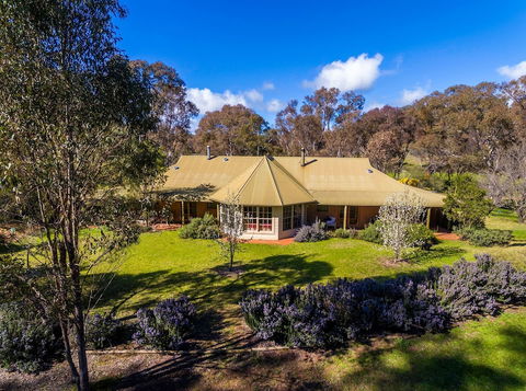 Wildwood Guesthouse - VIC Tourism 0