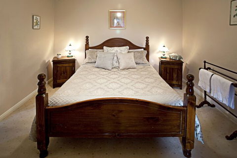 Trinity Cottage - VIC Tourism 4