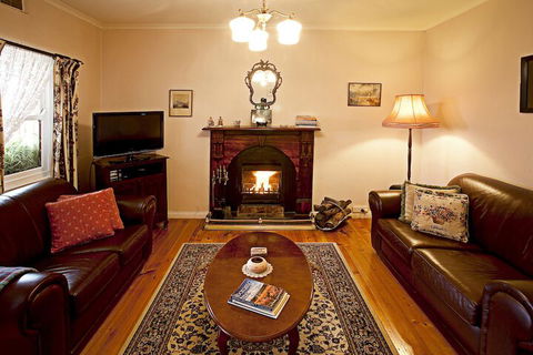 Trinity Cottage - VIC Tourism 3