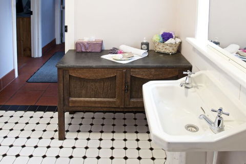 Trinity Cottage - VIC Tourism 5
