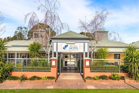 Berry Village Boutique Motel - VIC Tourism 3