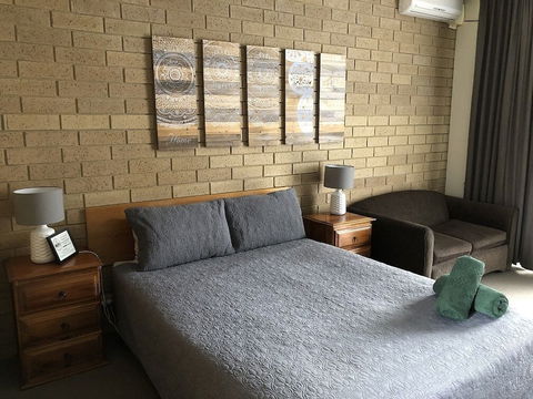 Moe Motor Inn - VIC Tourism 5