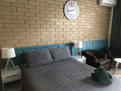 Moe Motor Inn - VIC Tourism 6