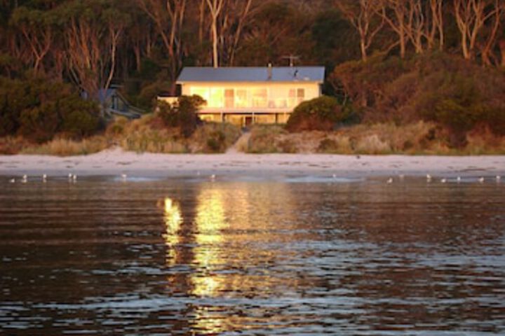 White Beach TAS VIC Tourism
