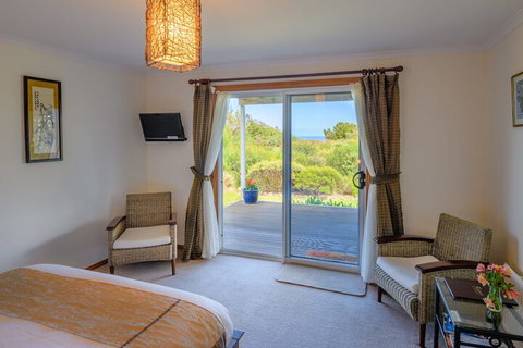 Harpers On The Beach - VIC Tourism 5