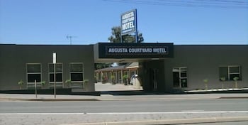 Augusta Courtyard Motel - VIC Tourism 0