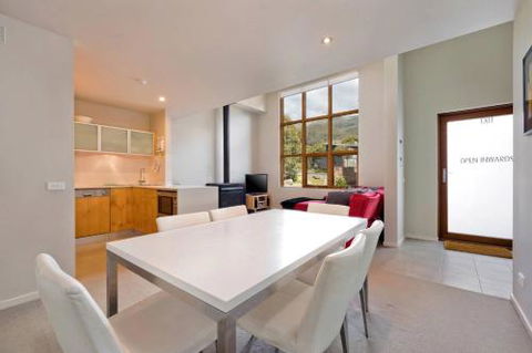 Snow Stream Apartments - VIC Tourism 6