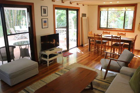 A Beach House At Byron - VIC Tourism 6