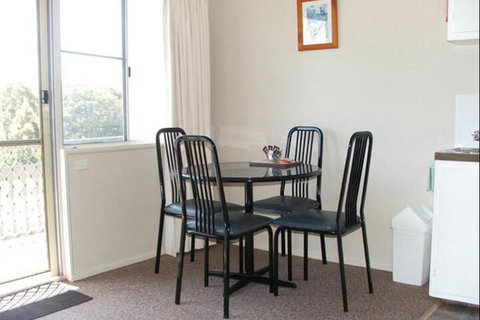 Inlet Views Holiday Lodge Motel - VIC Tourism 3