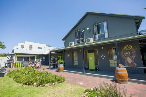 Dunsborough Beachouse YHA Hostel - VIC Tourism 0