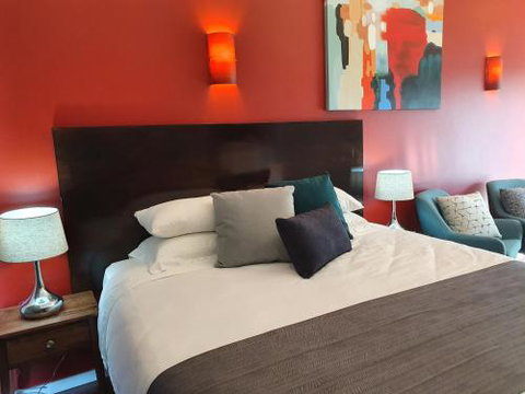 Sanctuary Hill Retreat - VIC Tourism 6