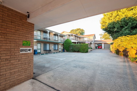 Jacaranda Place Motor Inn - VIC Tourism 1