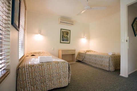 Skippers Cove Waterfront Resort - VIC Tourism 1