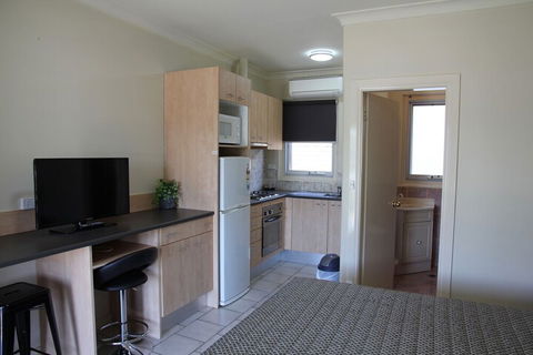 Tumut Apartments - VIC Tourism 1