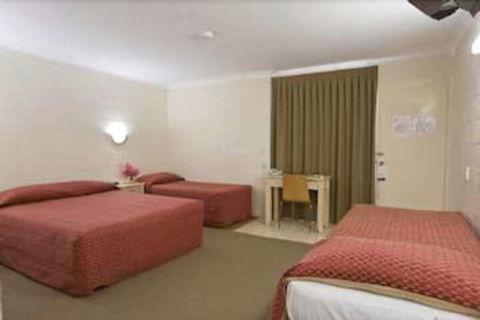 Nambour Lodge Motel - VIC Tourism 4