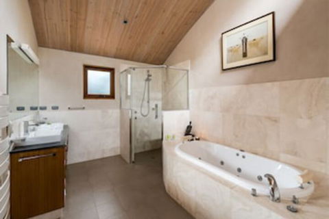 Aiyana Retreat - VIC Tourism 0