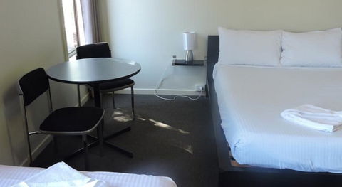 Town & Country Motel - VIC Tourism 4
