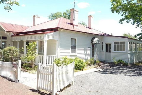 Ross B&B Accommodation - VIC Tourism 1