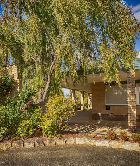 Hi Way Eight Motor Inn - VIC Tourism 1
