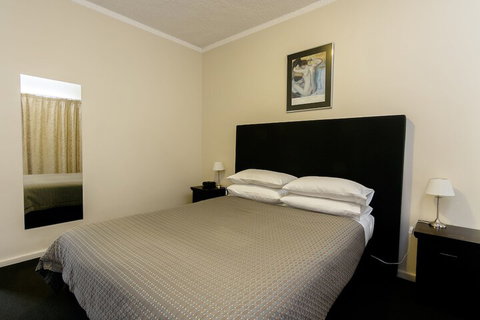Esplanade Apartments At West Beach - VIC Tourism 1