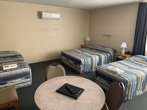 Wedderburn Goldseeker Motel - VIC Tourism 3
