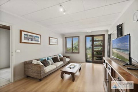 McAuleys Beach House - VIC Tourism 0
