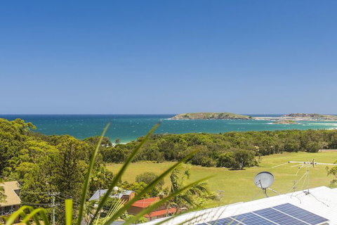 McAuleys Beach House - VIC Tourism 7