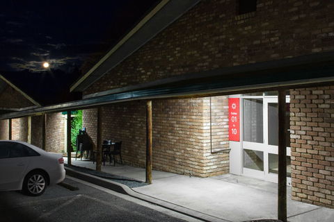 Farnham Court - VIC Tourism 1