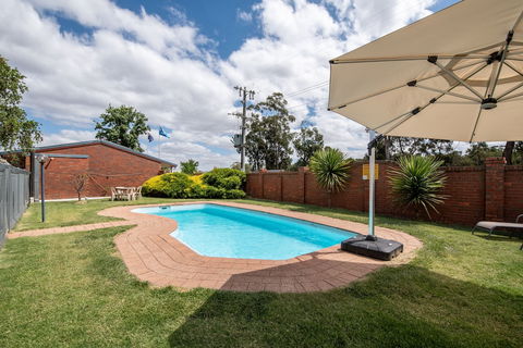 Golden Country Motel & Caravan Park - VIC Tourism 4